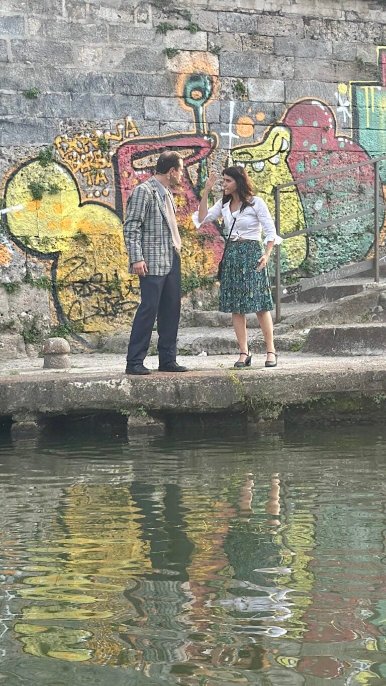 Una giornata di teatro sui Navigli di Milano tra&nbsp;arte, degustazioni e incontri. Per celebrare la fine dell&rsquo;emergenza inquinamento: le foto