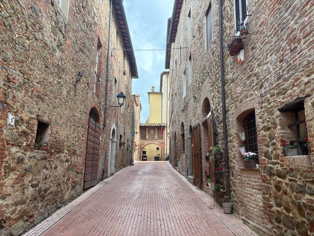 Il borgo di Paciano