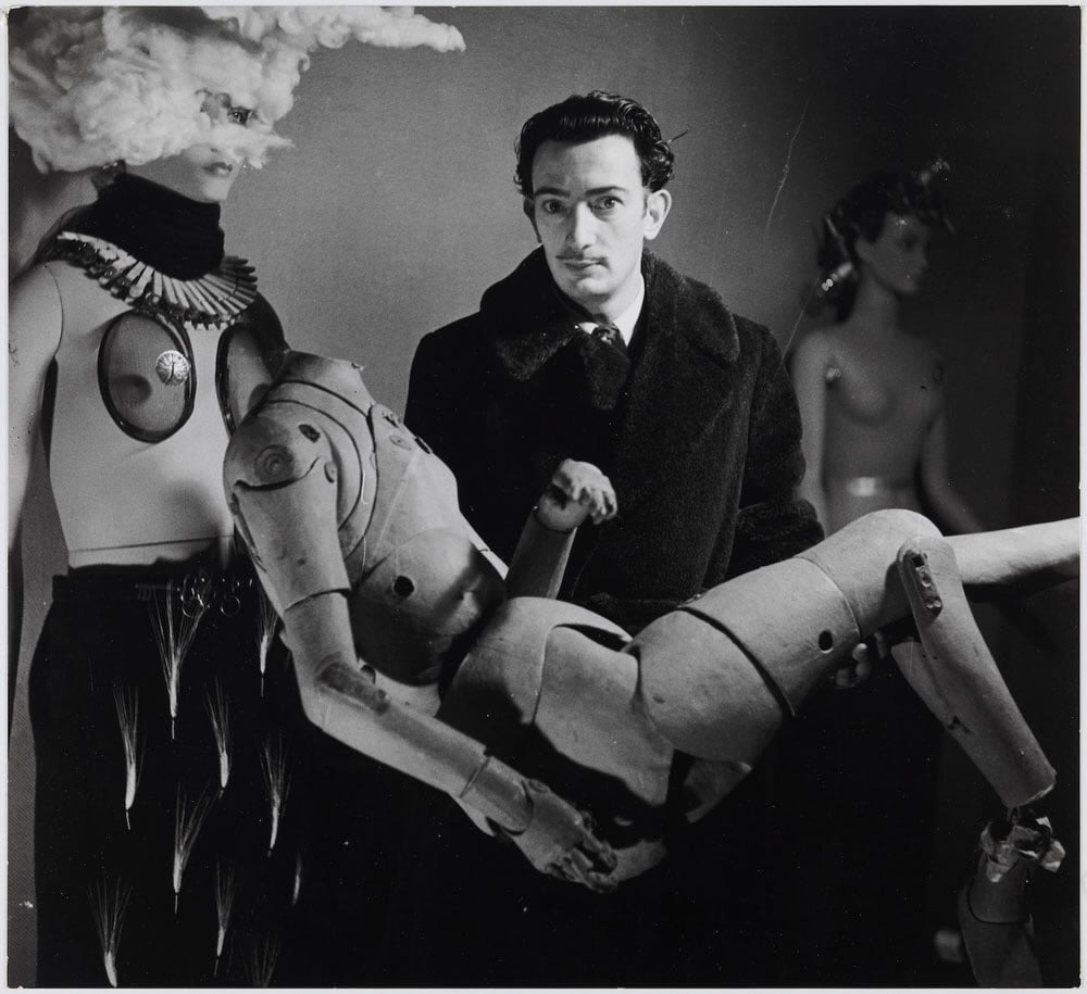 A Palazzo Reale una nuova mostra esplora il legame tra Dalí e la moda 