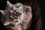 La musica è una delle più antiche forme di magia, dice la musicista Jolanda Moletta in quest’intervista