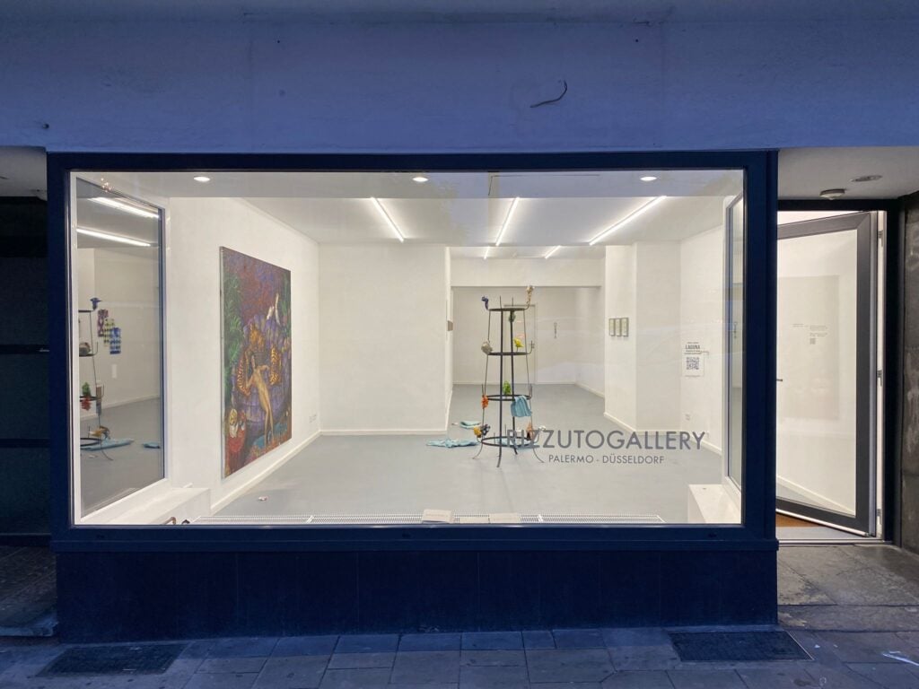 A Düsseldorf e Colonia aprono 50 gallerie in simultanea per un weekend (una italiana diventa studio d’artista)