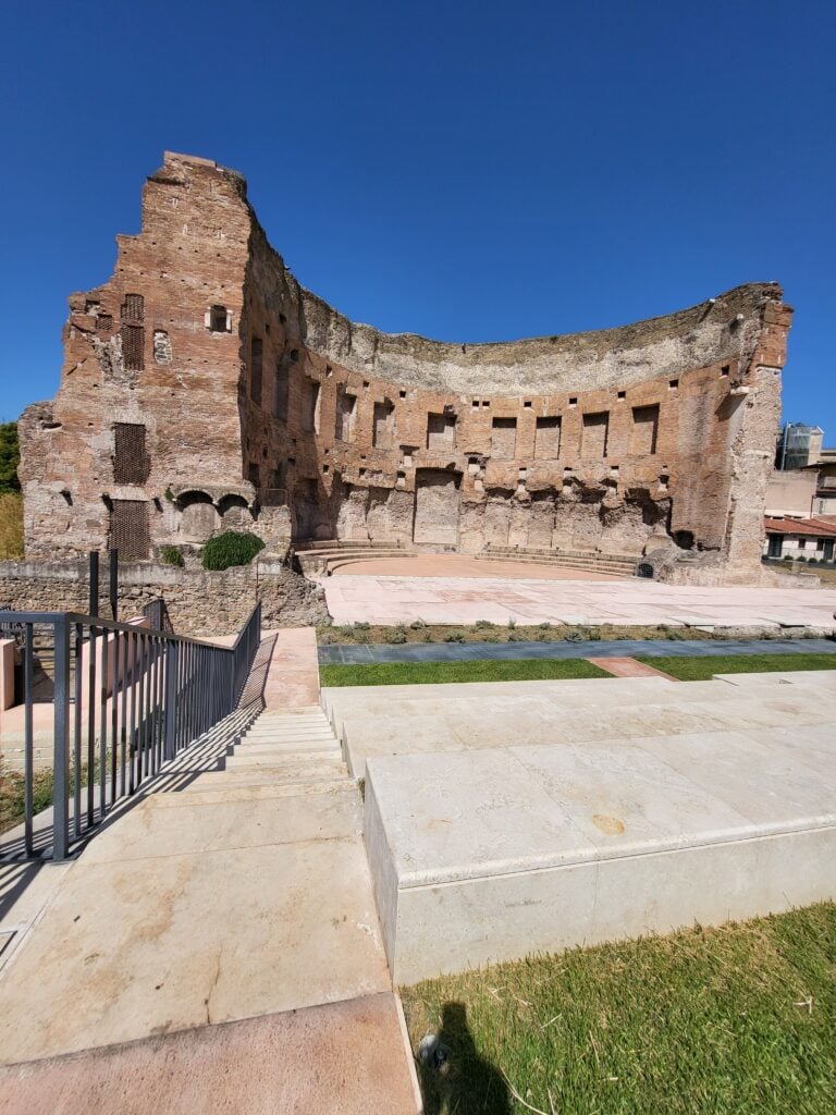 L'anfiteatro all'esedra delle Terme di Traiano. Photo Livia Montagnoli