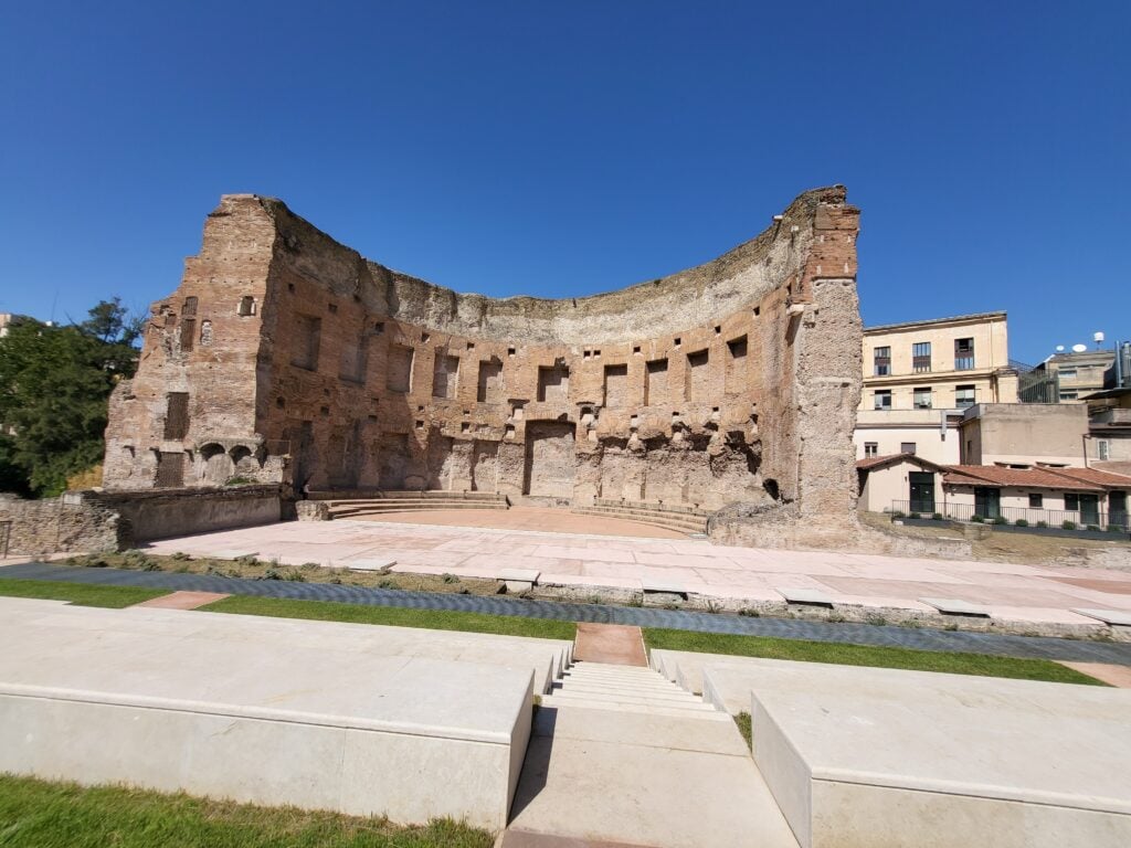 L'anfiteatro all'esedra delle Terme di Traiano. Photo Livia Montagnoli