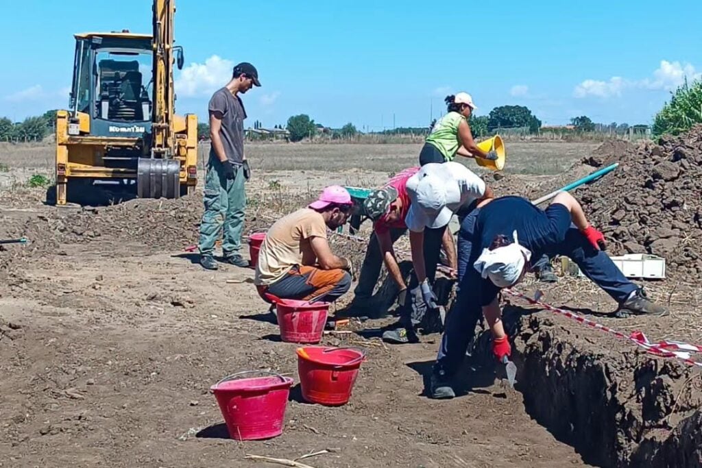 La città etrusca di Vulci aveva uno dei porti più importanti del Mediterraneo. Ora si scava per riportarlo alla luce