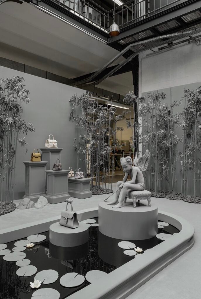 L'installazione di Hans Op de Beeck alla maison Delvaux di Bruxelles. Courtesy Delvaux