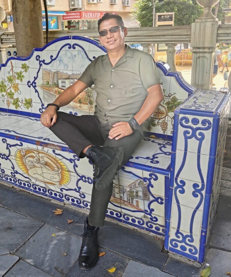 Lo scrittore peruviano Edwin Rojas Espinal