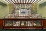 Apre Prada Galleria: il nuovo grandioso negozio di Milano su 8 piani dentro la Galleria Vittorio Emanuele (e dentro c&rsquo;&egrave; una mostra)