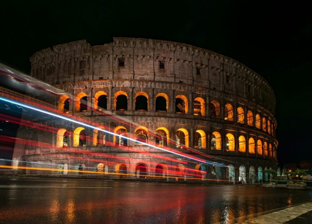 Si fa il nuovo impianto d’illuminazione al Colosseo: nel cantiere muore a 22 anni l’operaio Andrea Moretti 