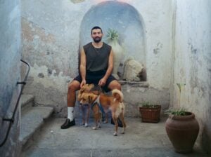 Provincia Cosmica. Intervista a Effe Minelli, lo scultore che lavora ai piedi del Vesuvio