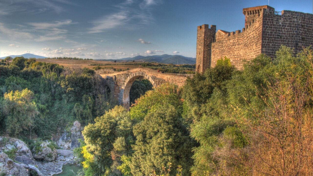 La città etrusca di Vulci aveva uno dei porti più importanti del Mediterraneo. Ora si scava per riportarlo alla luce