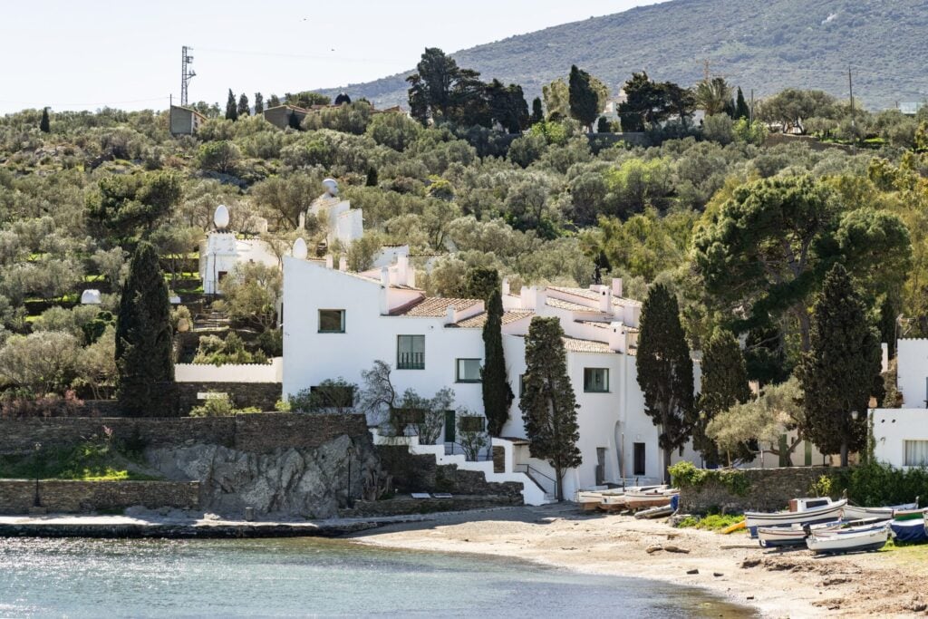 Quando Howard Carr conobbe Salvador Dalí: memorie personali da Cadaqués e Port Lligat