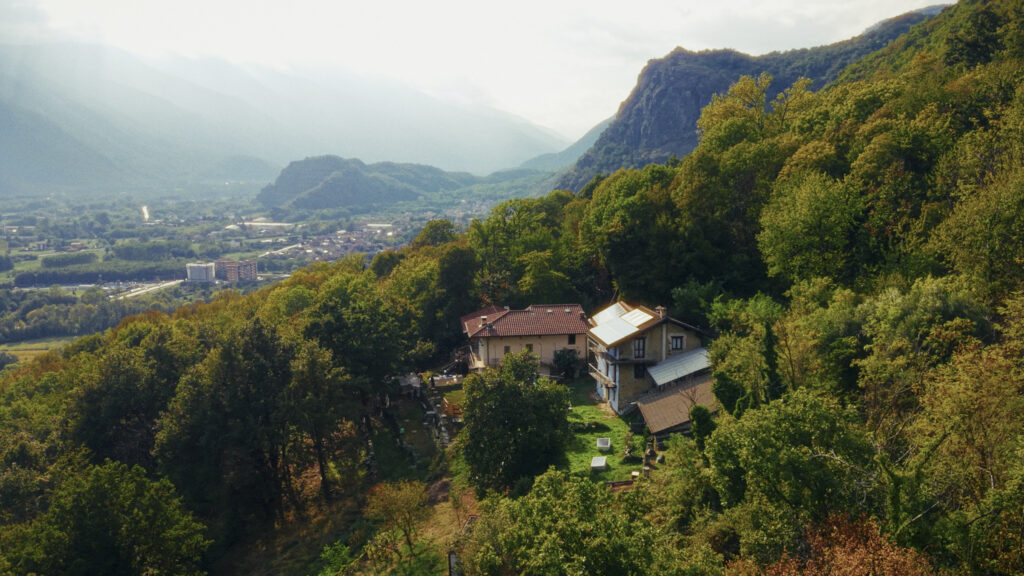 Cosa può diventare oggi un paesino di montagna? A spiegarlo è il progetto Calcinera Lab in Val di Susa