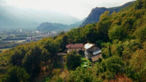 Cosa può diventare oggi un paesino di montagna? A spiegarlo è il progetto Calcinera Lab in Val di Susa