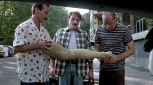 Esiste un premio teatrale intitolato a Garpez, il mitologico scultore di “Tre Uomini e Una Gamba”