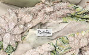 La maison di moda di Renato Balestra cerca i suoi abiti d’archivio e ha lanciato un’iniziativa per ritrovarli 