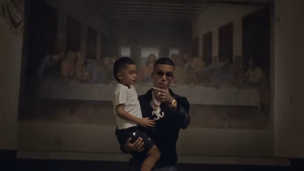 Il rapper Sfera Ebbasta e il video al Cenacolo Vinciano: tutta la polemica e le risposte del direttore