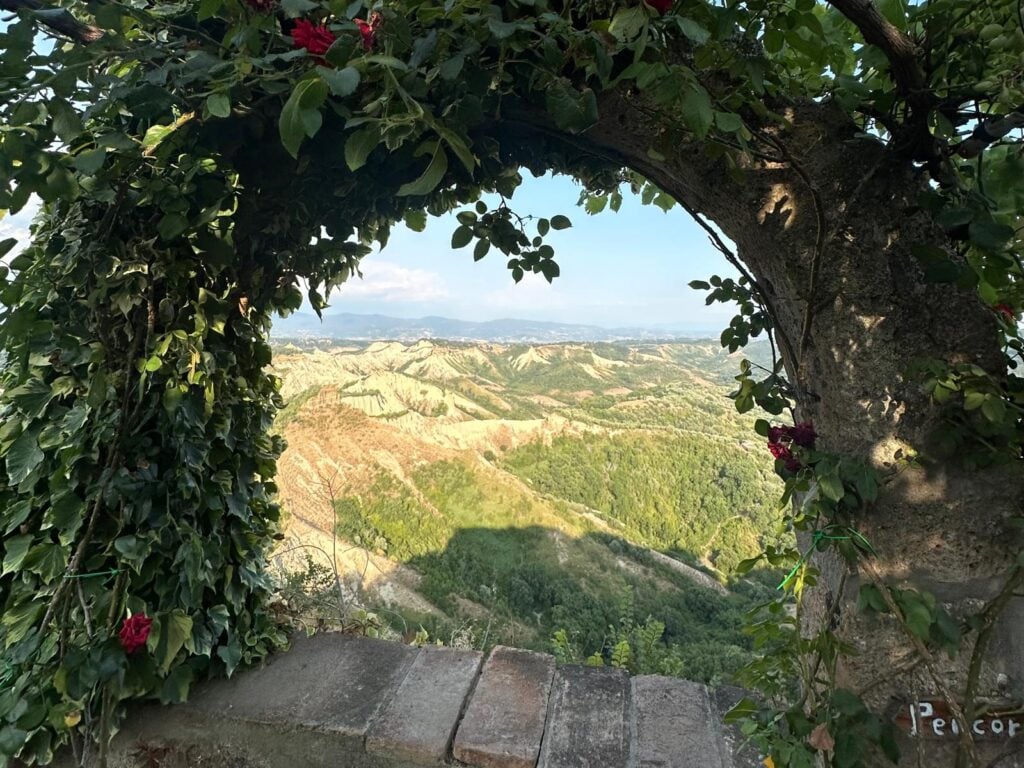 Vista dal Giardino del Poeta, location della performance di Eidos a Civita di Bagnoregio, Eidos, fabio sindici