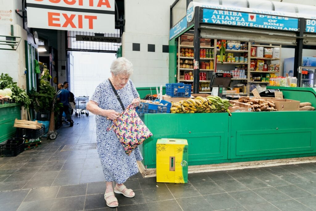 A Roma l’arte contemporanea invade mercati e botteghe del rione Esquilino (ma solo per due giorni)
