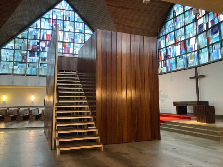 Il reportage da Manifesta 16 nella Ruhr: Augustas Serapinas, Pew Tower (2026), Markuskirche a Essen