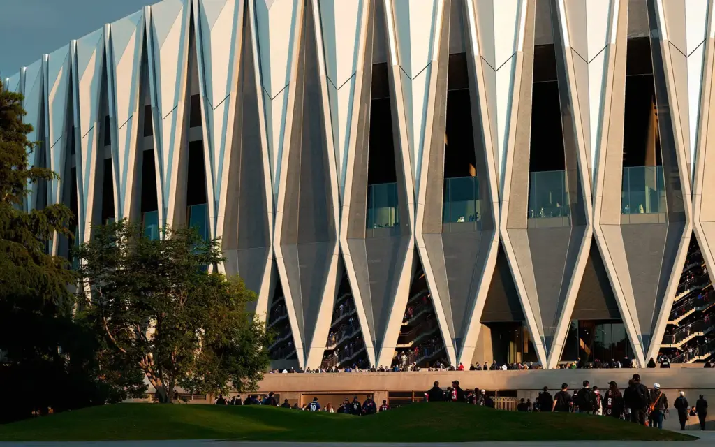 A Milano il nuovo stadio di San Siro sarà disegnato da Norman Foster e David Manica (le polemiche non demordono)