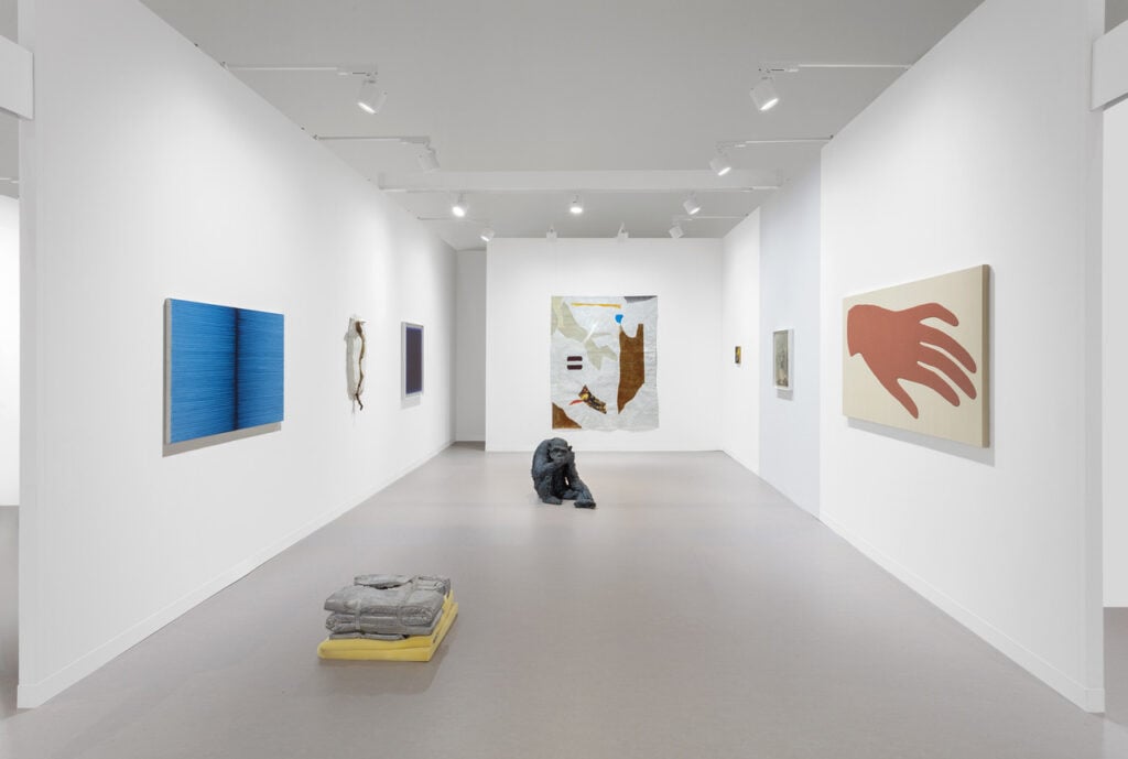 Chiudere in anticipo Art Basel a Parigi? “Una scelta di responsabilità”. Abbiamo raccolto i commenti delle gallerie italiane in fiera