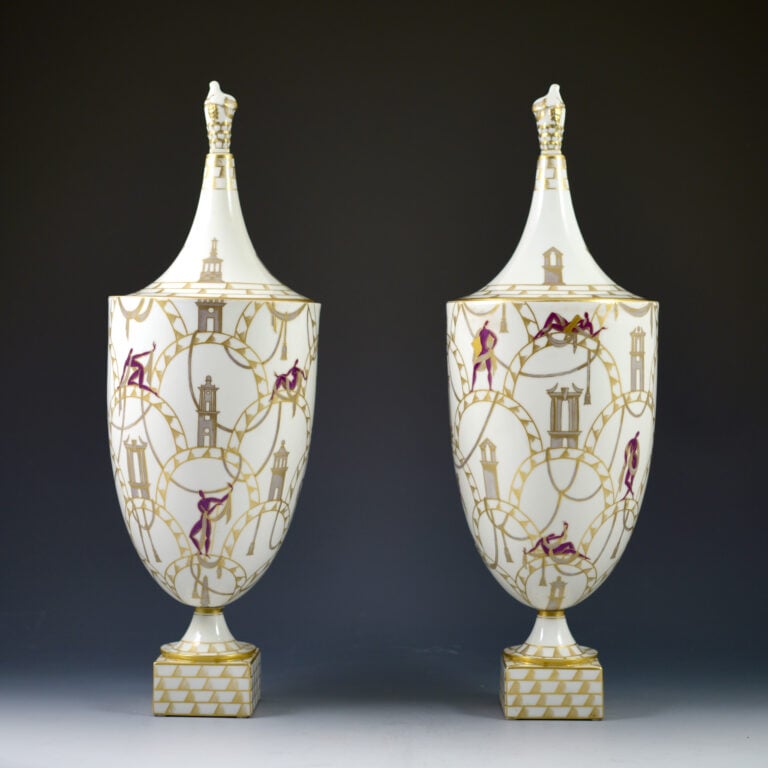 Coppia di urne decorative di Gio Ponti / Richard-Ginori del 1927. Courtesy Galleria Raffaello Pernici