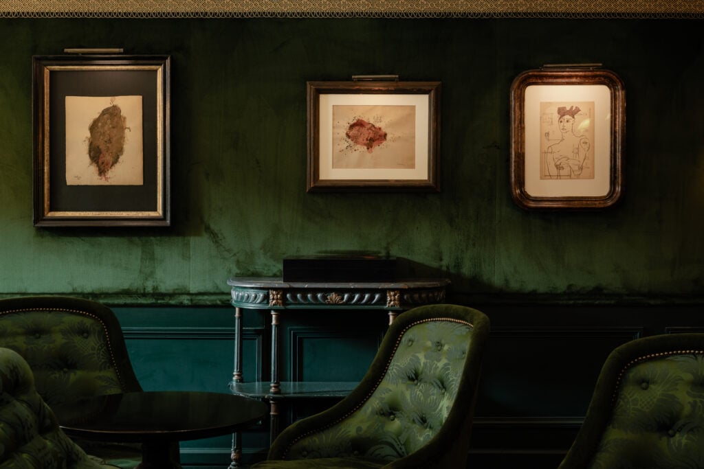 Nel ristorante di Torino dove pranzava Cavour ora si pu&ograve;&nbsp; entrare gratis tra specchi d'artista, opere d&rsquo;arte e porcellane