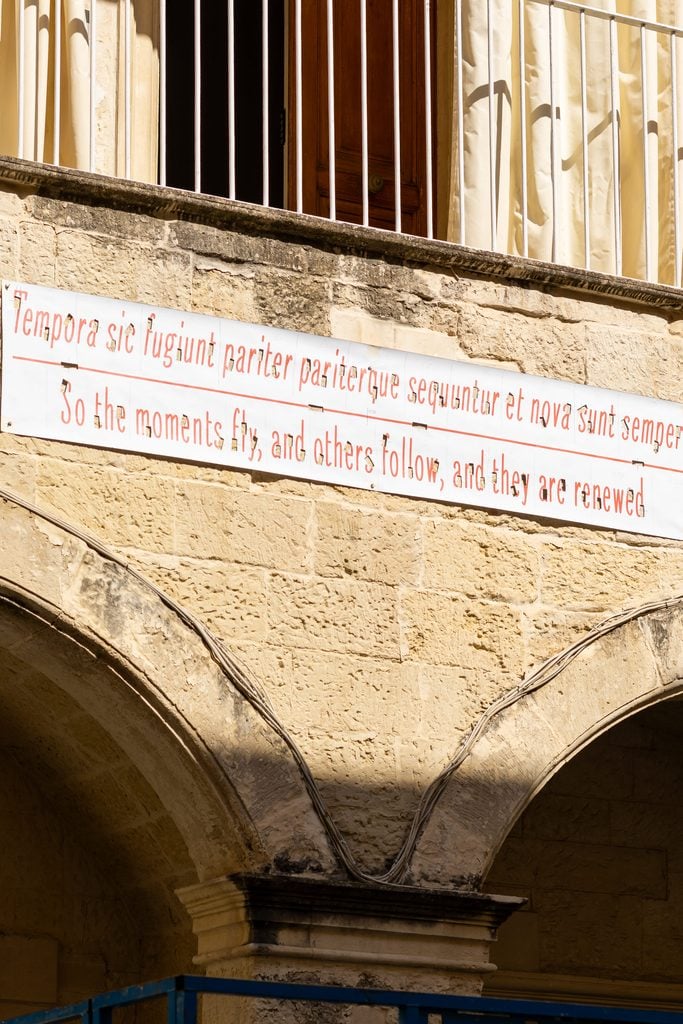 Joseph Kosuth, Maxima Proposito (Ovidio), installation view a Palazzo Luce, Lecce