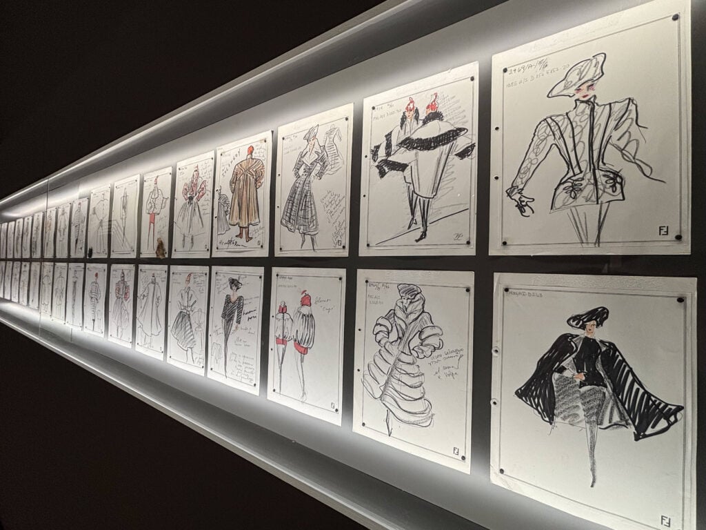 Quando Fendi e Karl Lagerfeld portarono la moda al museo. Lo ripercorre una mostra a Roma 
