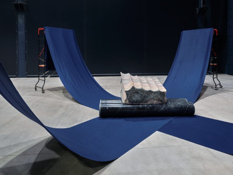 La mostra di Luciano Fabro all'HangarBicocca di Milano: un compendio prezioso