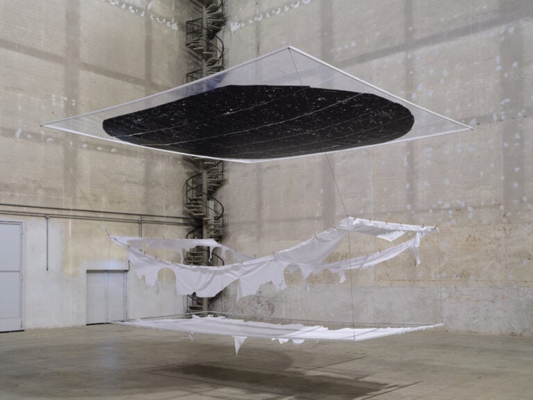 La mostra di Luciano Fabro all'HangarBicocca di Milano: un compendio prezioso