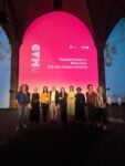 Giovanni Bettarini, Valentina Gensini, Barbara Tosti e gli artisti partecipanti alla conferenza stampa di MAD il 7 ottobre 2026
