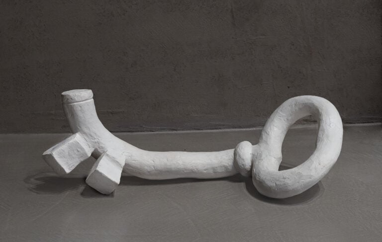 ALFRED MILOT MIRASHI, Venere, 2013, Scultura in gesso, 30x70x33 cm ca