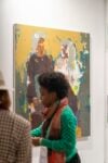 A Torino una fiera d'arte indipendente si sta svolgendo dentro un grande garage