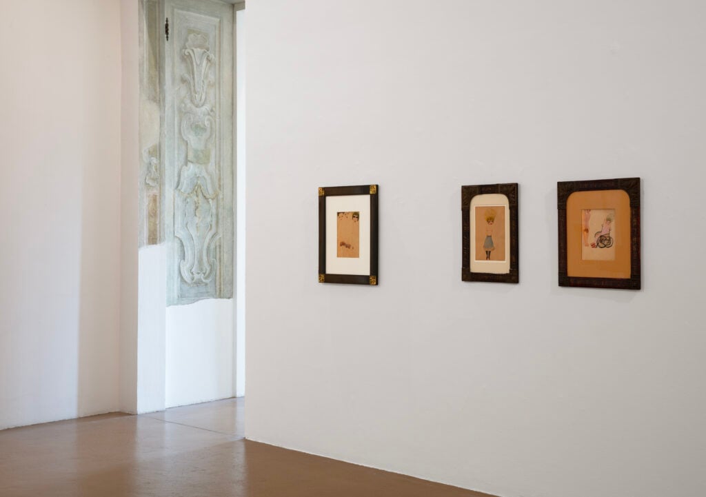 Otto acquerelli, le camere d’aria e un corpo che non scompare. Carol Rama torna a Rivoli: la recensione 