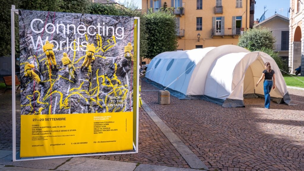Connecting Worlds 2024 - Back to the Mountains, Veduta della Tenda Ferrino 1870 allestita in Largo Audiffredi a Cuneo Courtesy Art.ur e Ferrino Foto Francesco Doglio