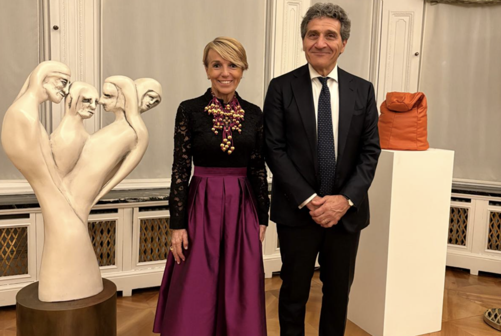 Patrizia Sandretto e l'ambasciatore italiano a Londra Fabio Cassese