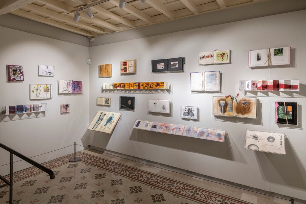 Elisa Montessori. Nel corso del tempo, installation view, Musei di Villa Torlonia, 2026. Courtesy l&rsquo;Artista e Monitor Roma Lisbona. Foto Giorgio Benni