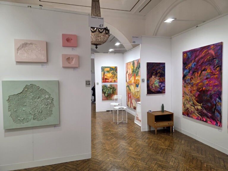 La nuova fiera di Londra accantona le gallerie: gli artisti partecipano direttamente (e gratis)