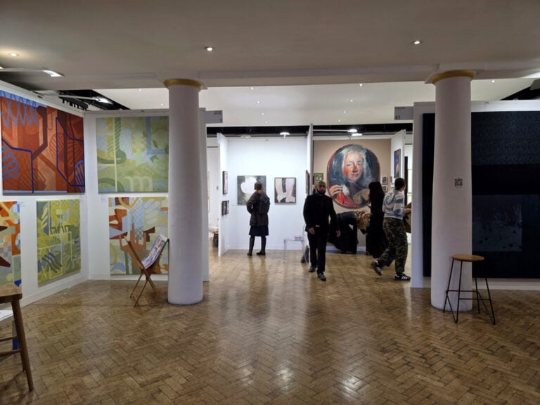 La nuova fiera di Londra accantona le gallerie: gli artisti partecipano direttamente (e gratis)