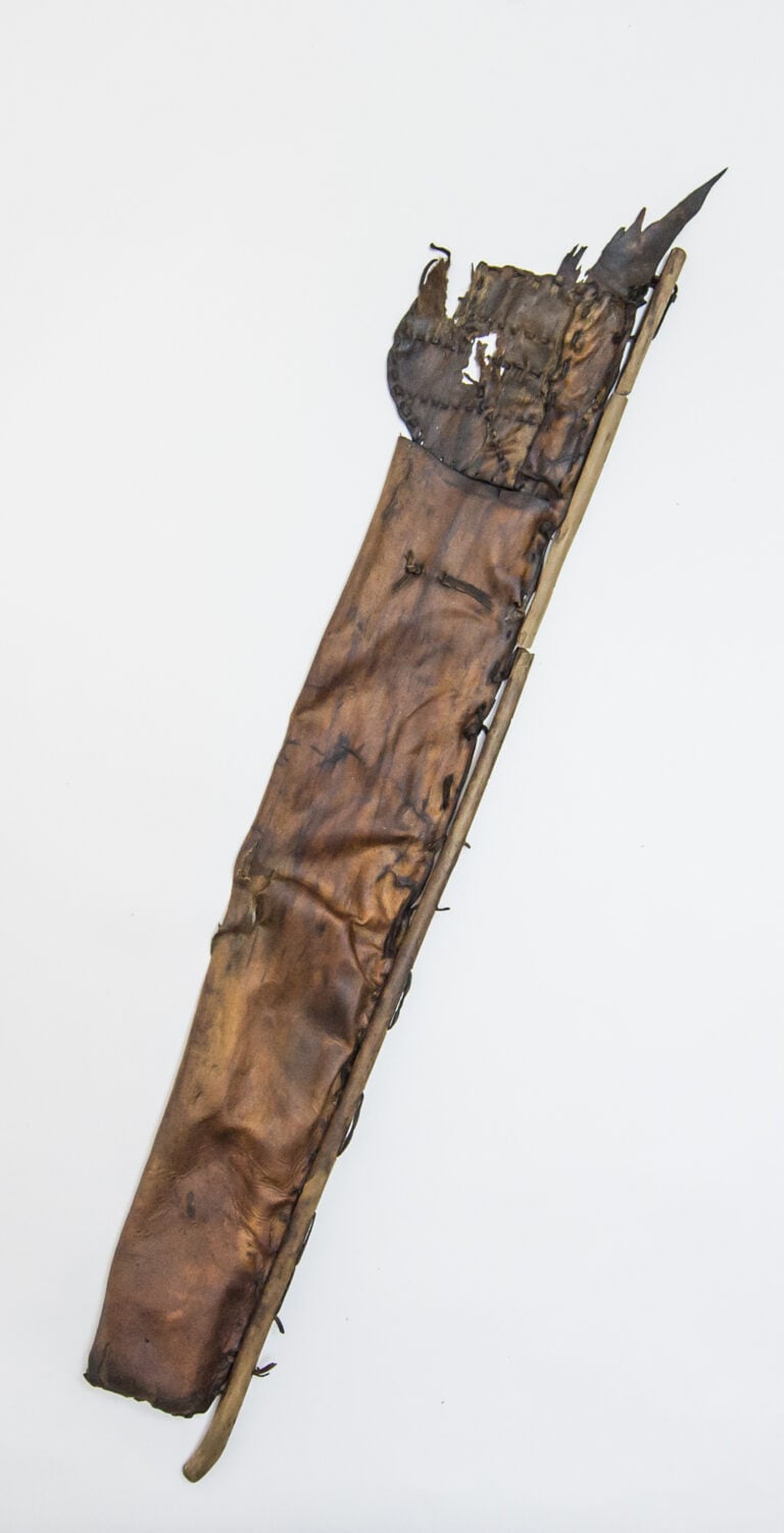 &Ouml;tzi, l&rsquo;uomo del ghiaccio, Faretra in pelle di capriolo &copy;www.wisthaler.com