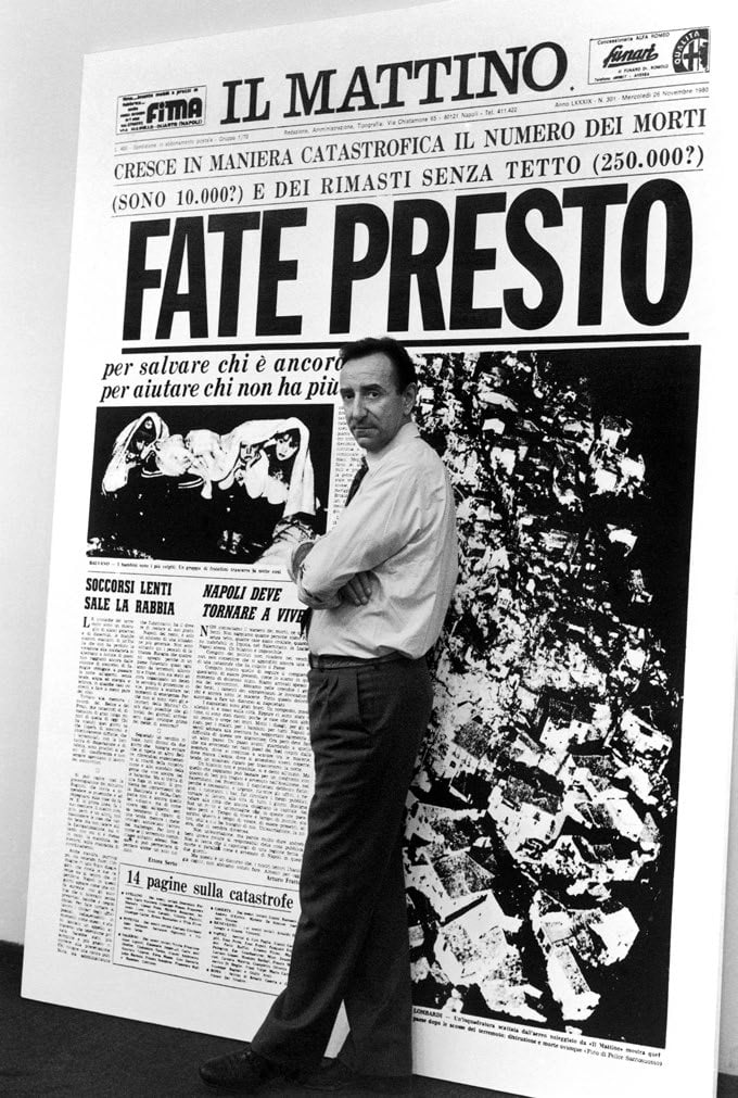 Lucio Amelio con l'opera di Andy Warhol per Terrae Motus. Ph: Fabio Donato
