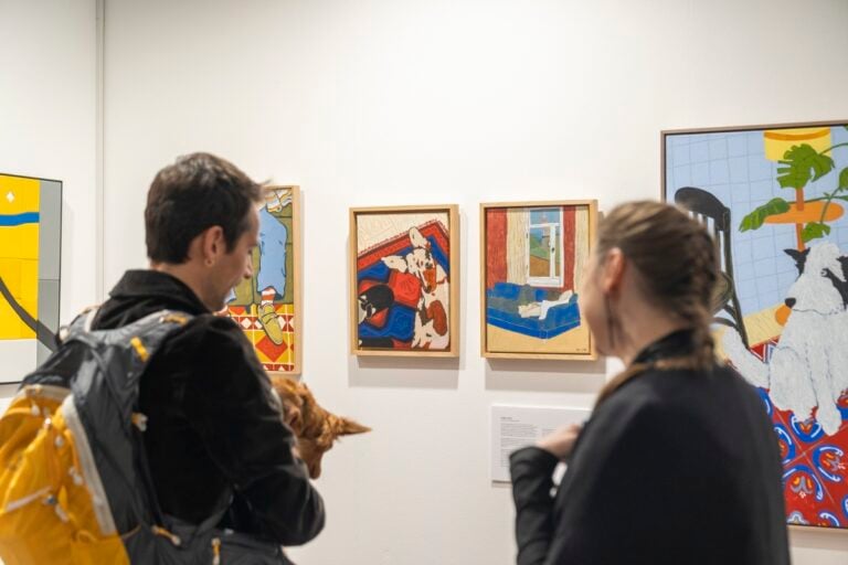 A Torino una fiera d'arte indipendente si sta svolgendo dentro un grande garage