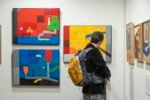 A Torino una fiera d'arte indipendente si sta svolgendo dentro un grande garage
