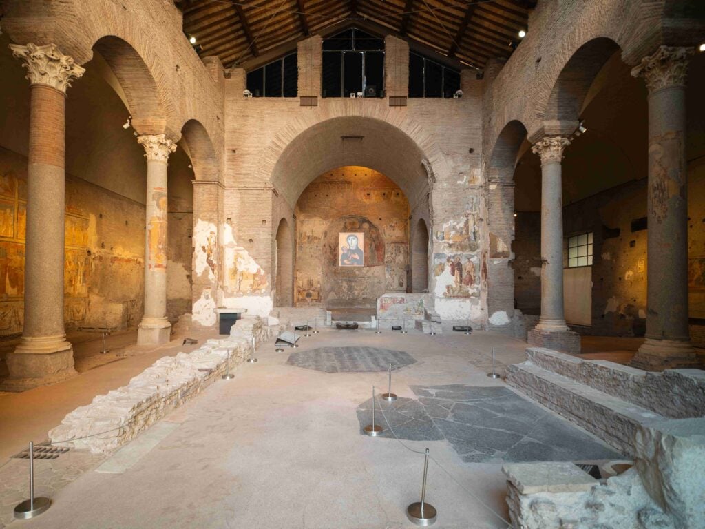 Gli interni della chiesa di Santa Maria Antiqua, nel Foro Romano,preservato con il supporto del WMF