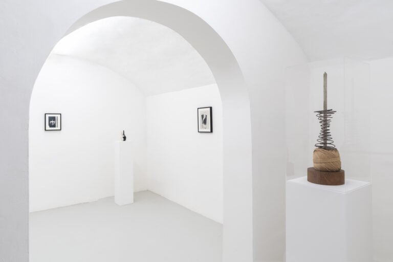 Hank Willis Thomas e Man Ray, Tomorrow I shall contradict myself, vedute della mostra Galleria Continua / San Gimignano, Cortesia: l'artista e GALLERIA CONTINUA, Fotografo: Ela Bialkowska, OKNO Studio