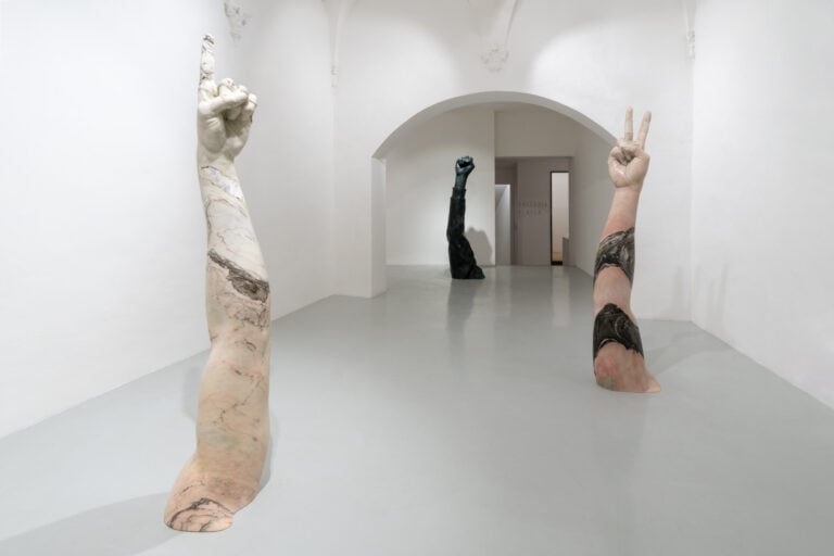 Hank Willis Thomas e Man Ray, Tomorrow I shall contradict myself, vedute della mostra Galleria Continua / San Gimignano, Cortesia: l'artista e GALLERIA CONTINUA, Fotografo: Ela Bialkowska, OKNO Studio