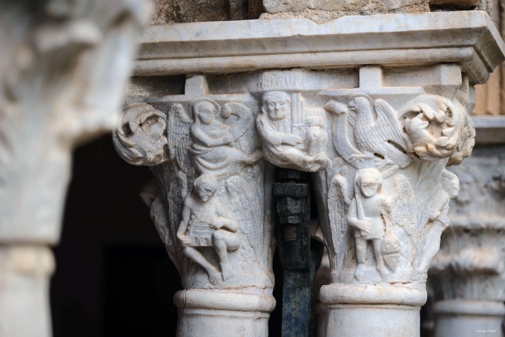I capitelli del chiostro del convento di Baida a Palermo