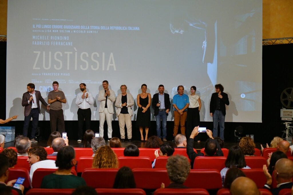 Il cast di Zustissia di Francesco Piras. Foto di foto di Dietrich Steinmetz