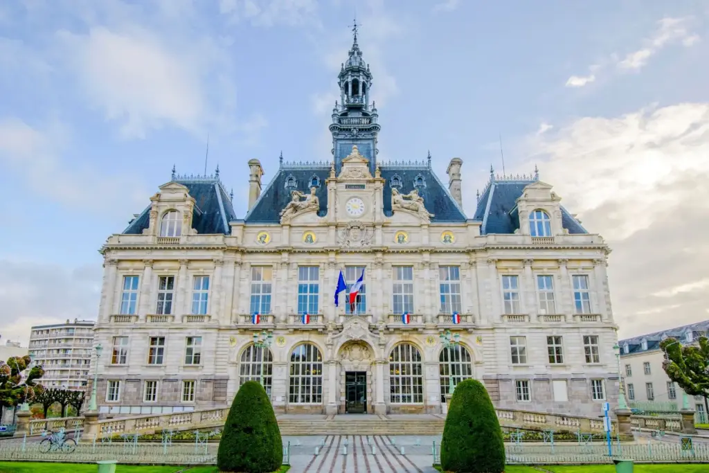 Il Municipio di Limoges prima dell'incendio. Thierry Laporte. Courtesy Ville de Limoges